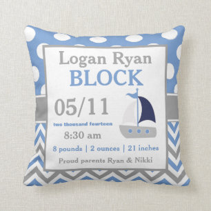 Almohada azul gris de la invitación del bebé del