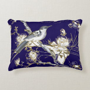 Almohada azul oscura con acento de pájaro