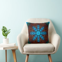 Almohada azul y marrón para echar
