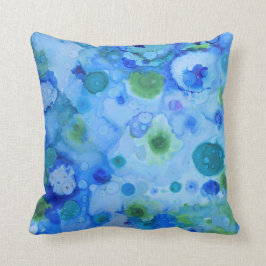 almohada azul y verde bajo el agua