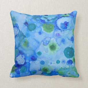 almohada azul y verde bajo el agua