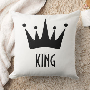 Almohada Blanca con Texto Rey Corona Negra Persona