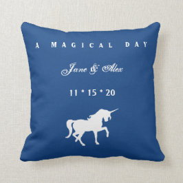 Almohada blanca de la boda del unicornio