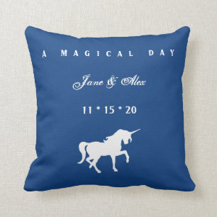 Almohada blanca de la boda del unicornio