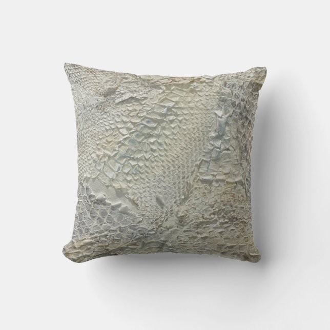 Almohada blanca de la piel de serpiente (Anverso)