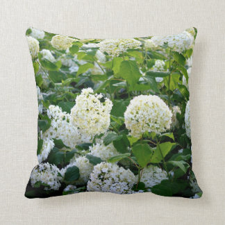 Almohada blanca de los Hydrangeas