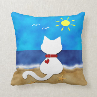 Almohada blanca linda del tema de la playa del