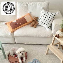 almohada blanca y negra para ella