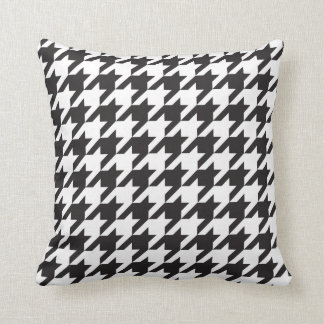 Almohada blanco y negro de Houndstooth