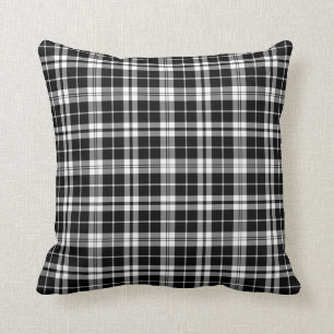 Almohada blanco y negro de la tela escocesa