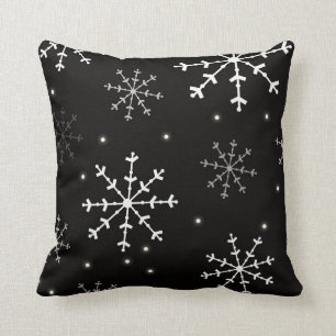 Almohada blanco y negro del copo de nieve