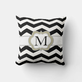 Almohada blanco y negro del monograma de Chevron