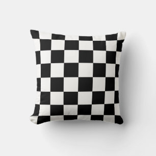 Almohada blanco y negro del tablero de damas