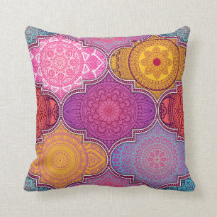 Almohada bohemia tribal vibrante feliz