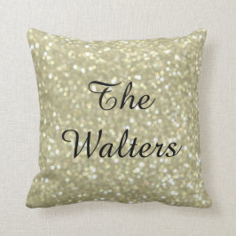 Almohada brillante con monograma del oro