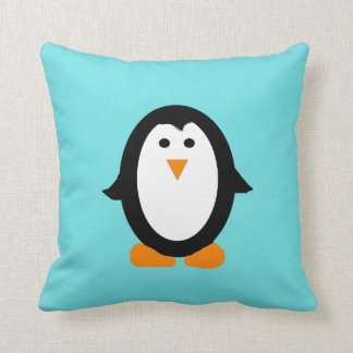 Almohada caprichosa linda del pingüino