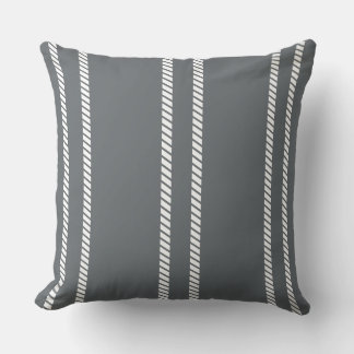 Almohada clásica de color gris oscuro con rayas