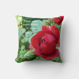 Almohada color de rosa de color rojo oscuro del