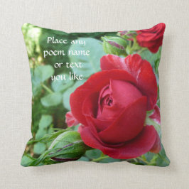 Almohada color de rosa de color rojo oscuro del