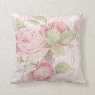 Almohada color de rosa polvorienta