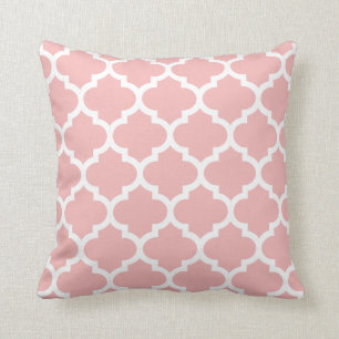 Almohada color de rosa rosada de Quatrefoil del
