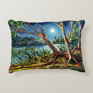 Almohada con acento de acuarela del bosque nocturn