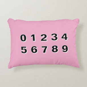 Almohada con acento de alfabeto y números rosados