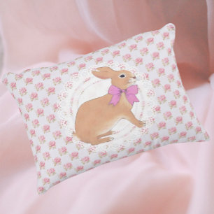 Almohada con acento de conejo Bunny Vintage Roses