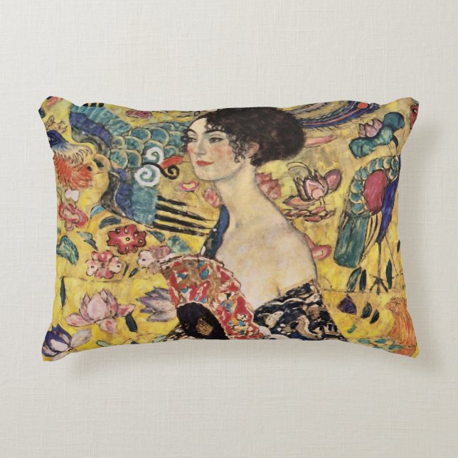 Almohada con acento de Mujer con un abanico de Gus (Anverso)