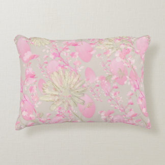 Almohada con acento dorado y rosa floral