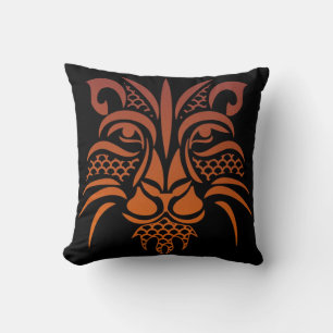 Almohada con Cara de León Tatuado