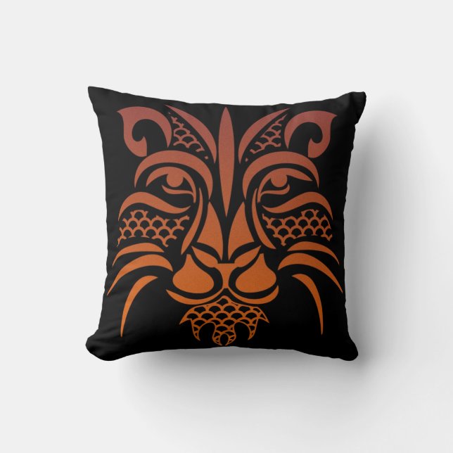 Almohada con Cara de León Tatuado (Anverso)
