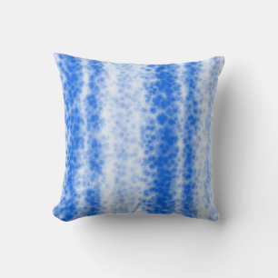 Almohada con diseño de burbujas en acuarela azul c