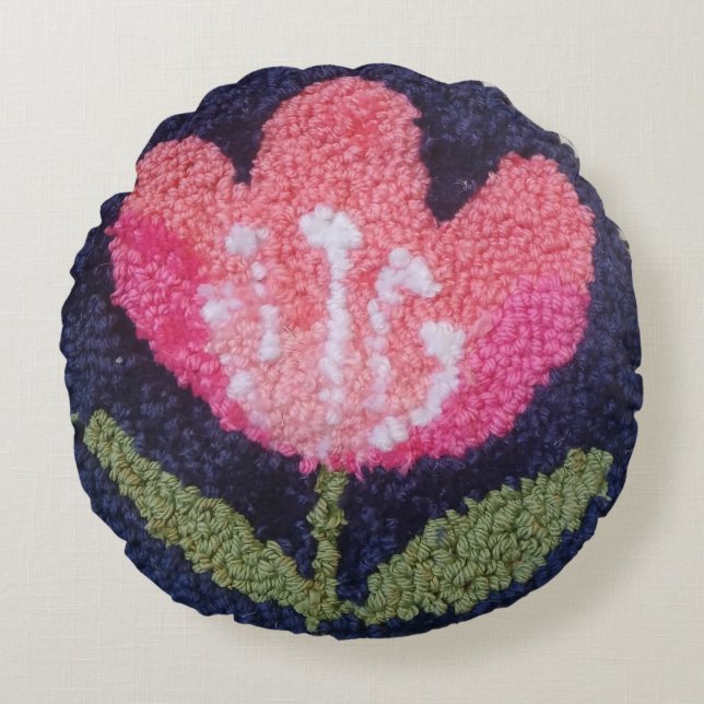 almohada con diseño de flor rosa de punch de aguja (Anverso)