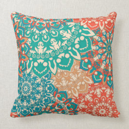 Almohada con el estampado de flores de la mandala