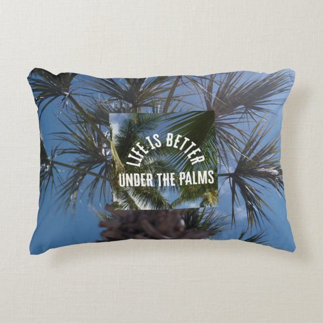 Almohada con el estribillo “La vida es mejor bajo  (Anverso)