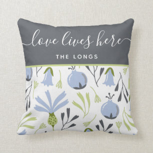 Almohada con el nombre de la familia Amor Vive Aqu