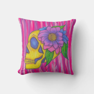 Almohada con estampado de calavera en amarillo ros