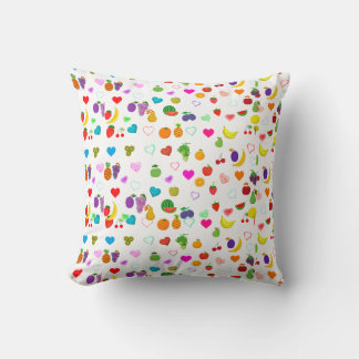 Almohada con estampado de frutas y corazones