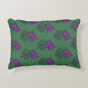 Almohada con estampado floral verde y acentos rosa