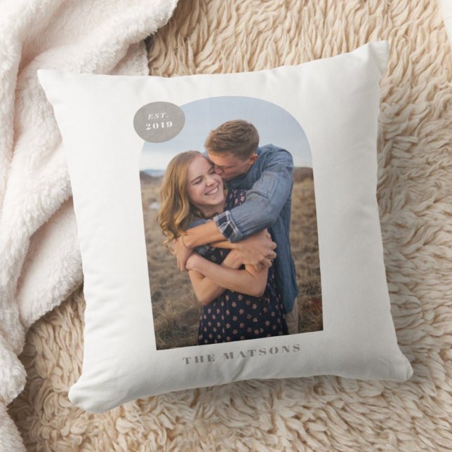 Almohada con foto personalizada de marco de arco m (Subido por el creador)
