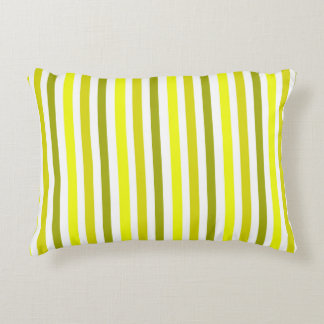 Almohada con franja de oro amarillo