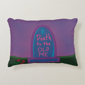 Almohada con la frase Muerte al viejo yo