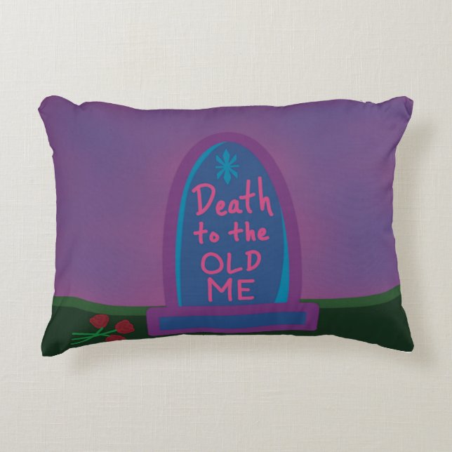 Almohada con la frase Muerte al viejo yo (Anverso)