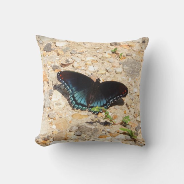 Almohada con Mariposa Morada de Manchas Rojas (Anverso)