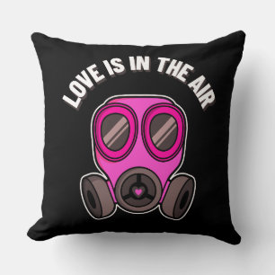 Almohada con máscara de gas Amor está en el aire