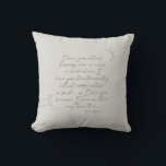 Almohada con monograma de caligrafía de poesía rom<br><div class="desc">El diseño presenta un poema romántico del poeta maestro,  Pablo Neruda,  en una fuente de caligrafía caprichosa rodeada de hermosas flores botánicas dibujadas.  Personalice fácilmente la parte posterior de la almohada con las iniciales del monograma de su elección.</div>