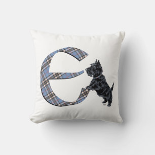 Almohada con monograma de Terrier Escocés E