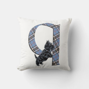 Almohada con monograma de Terrier Escocés Q