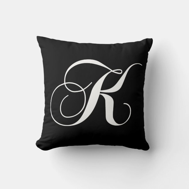 Almohada con monograma del diseñador blanco negro (Anverso)